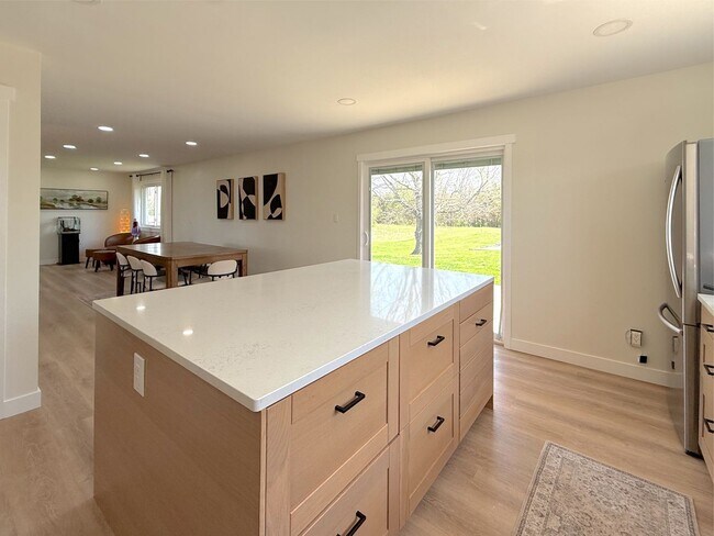 Building Photo - **August 2026** 3 bed | 2 bath with HUGE yard, Bonus Room, Fire Pit & Garage.