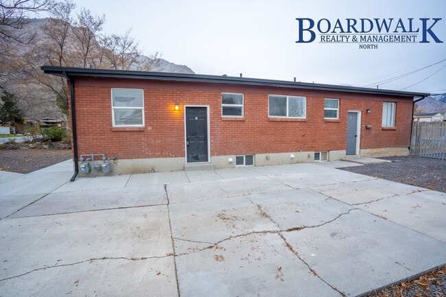 Building Photo - Newly Remodeled 3 Bedroom East of Harrison Blvd!