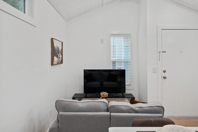 Building Photo - 720 Pritchett Ln