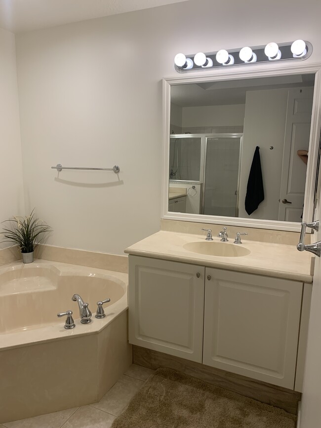 Building Photo - 1455 Mariposa Cir