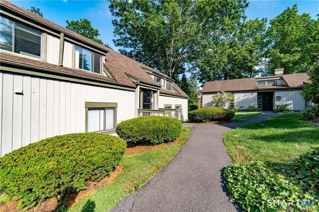 Building Photo - 140 Woodvale Dr