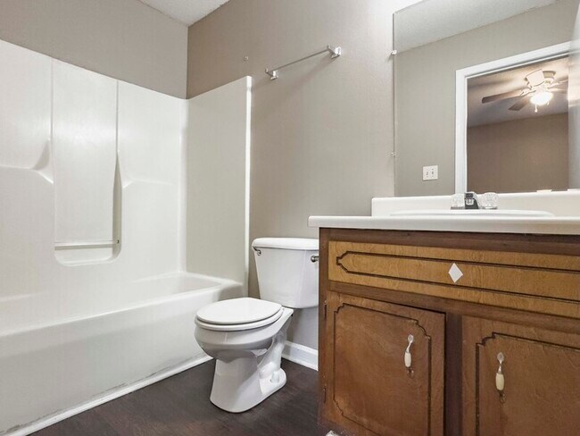 Building Photo - 587 Joshua Dr