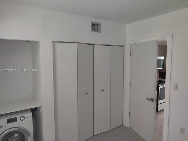 Building Photo - 740 Meridian Ave