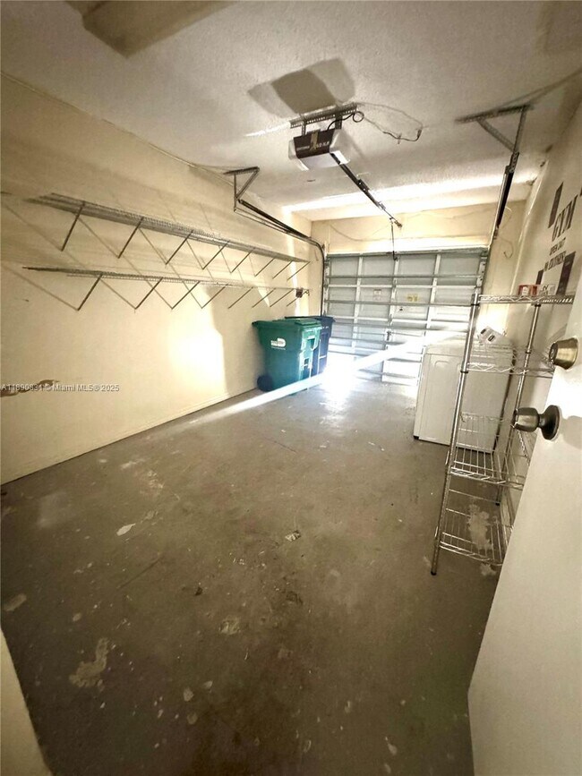 Building Photo - 6880 SW 158th Ct