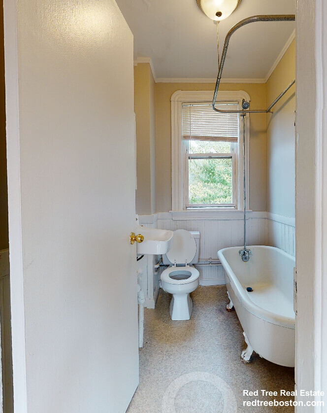 apt 3 - 560 Green St