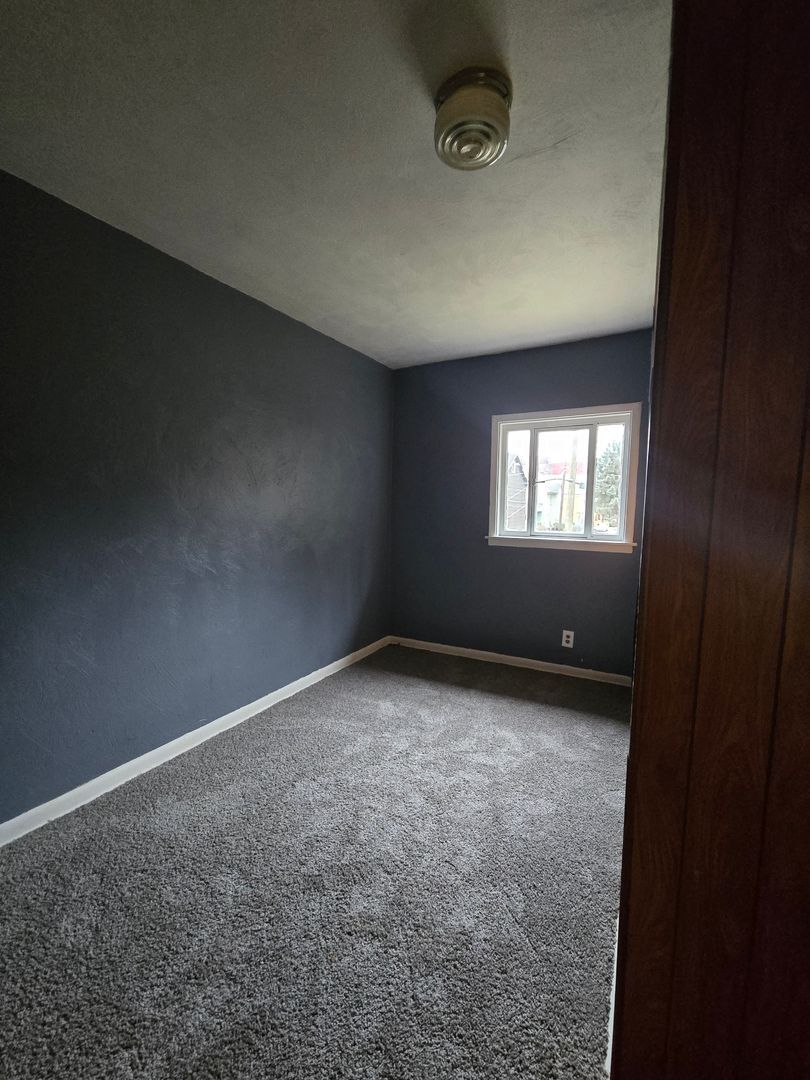 Building Photo - 98 Garfield St