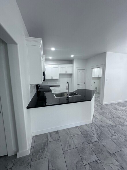 Building Photo - 11902 Evanston Ave