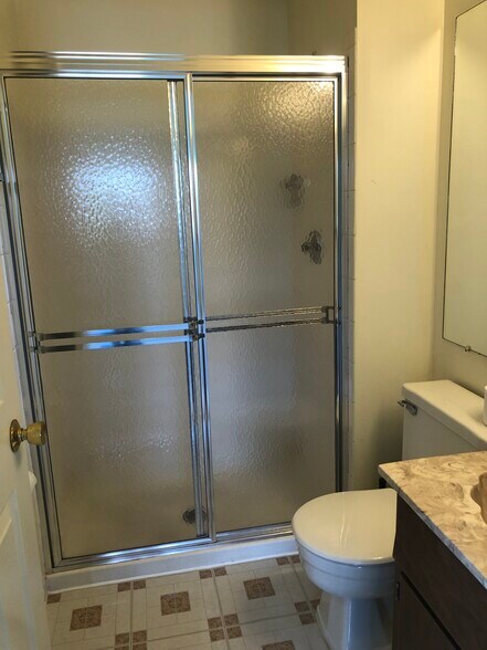 shower - 226 Arrowwood Ct