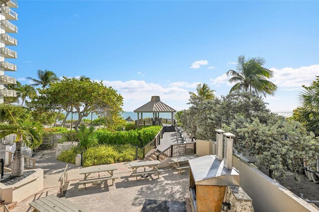 Building Photo - 1111 Crandon Blvd