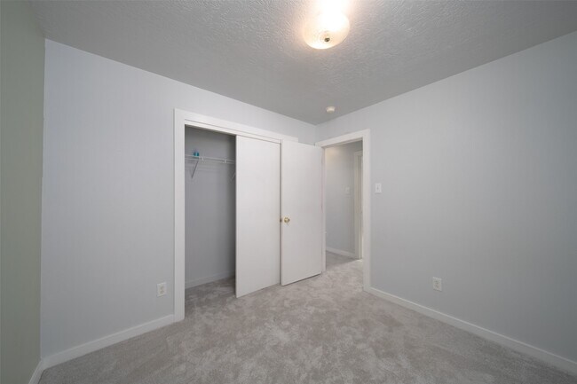 Building Photo - 11914 Rolling Stream Dr