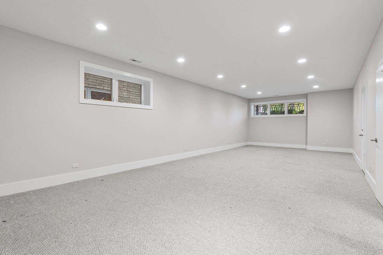 Building Photo - 2814 W North Ave