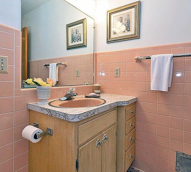 Building Photo - "Charming 3-Bed, 3-Bath Gem with Spacious 1774 Sq. Ft. in East Lansing"