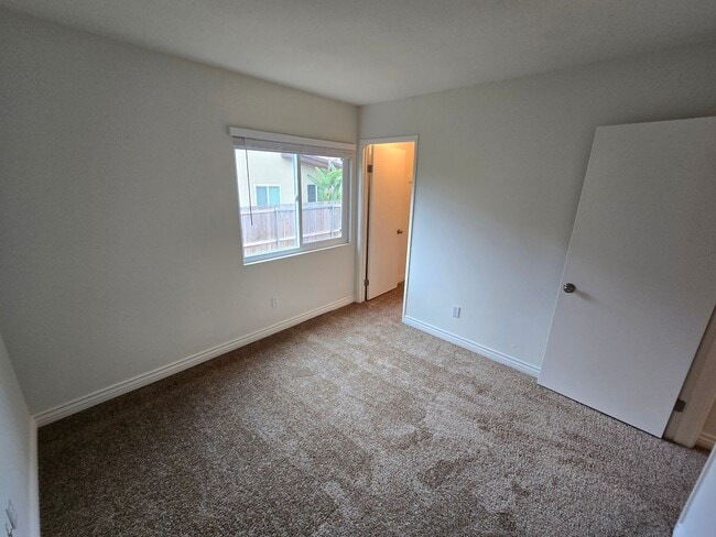 Building Photo - Rancho Penasquitos 2-story. 4 br., 3 ba.