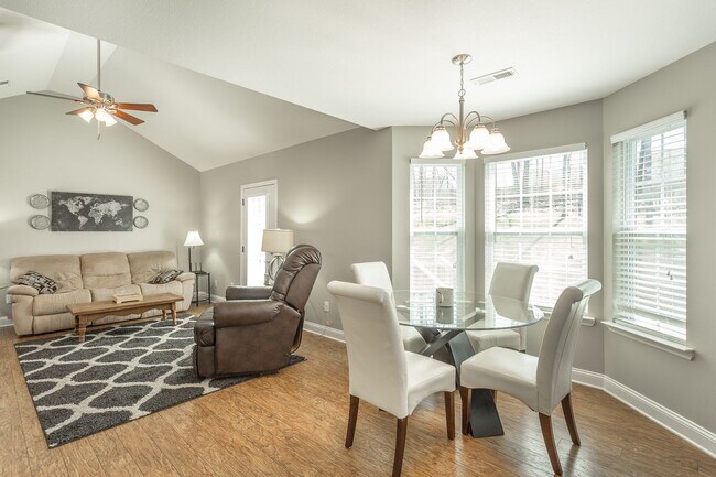 Building Photo - Beautiful Soddy Daisy Home!