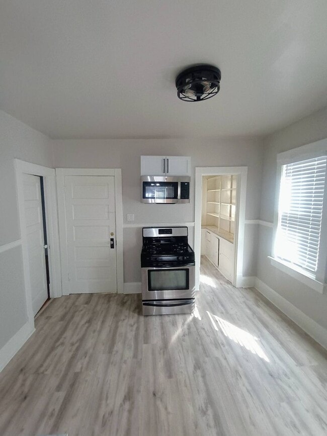 Building Photo - Recently Remodeled 2-Bedroom Home Near Bra...