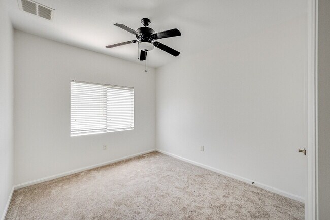 Building Photo - Beachside Townhome in Gated Community