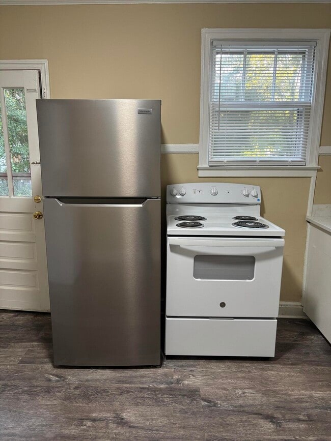 Building Photo - 901 Miller Rd