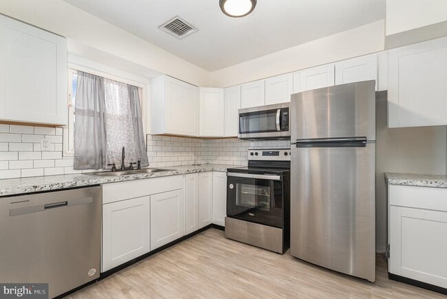 Building Photo - 302 Hickory Hill Terrace