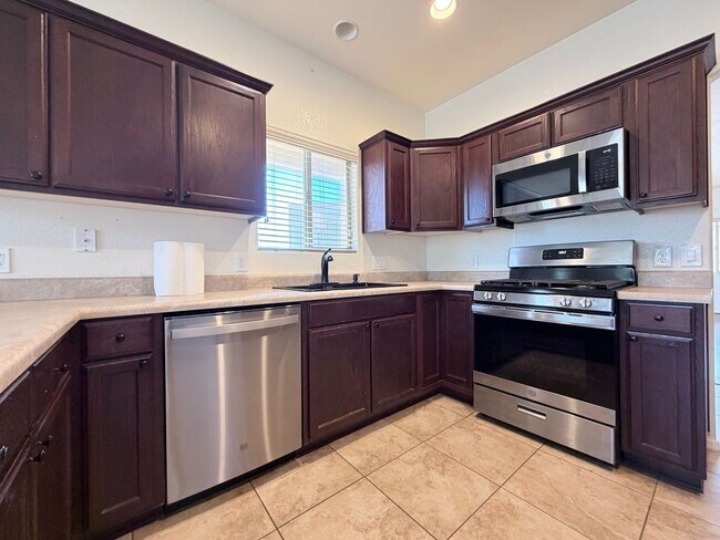 Building Photo - 3BR/2BA/2CG 1,401 sq.ft. rental with Community POOL in Sierra Vista, AZ