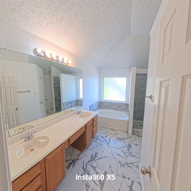 Building Photo - 1209 Montclair Dr