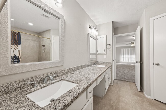 Building Photo - 927 Comstock Springs Dr