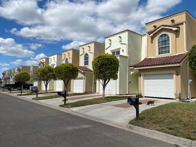 Building Photo - 3916 W Daffodil Ave