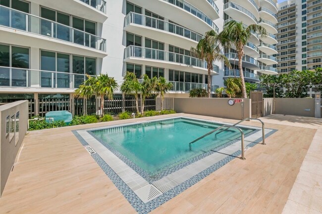 Building Photo - 3100 N Ocean Dr