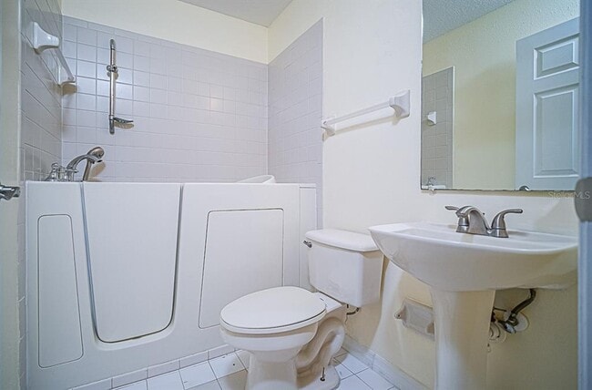 Building Photo - 357 Fairway Pointe Cir