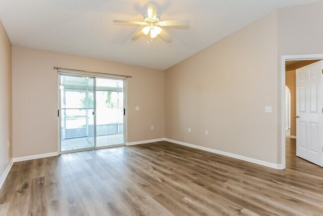 Building Photo - 98 Reeding Ridge Dr E