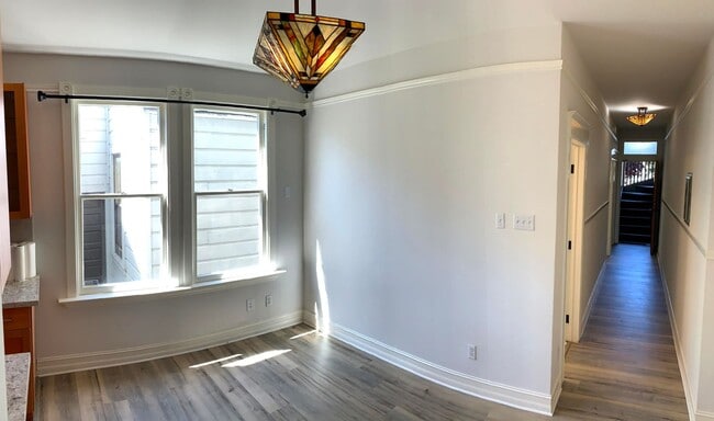 Building Photo - UPDATED BRIGHT 800sf 2BR/1BA Flat Noe Noe ...