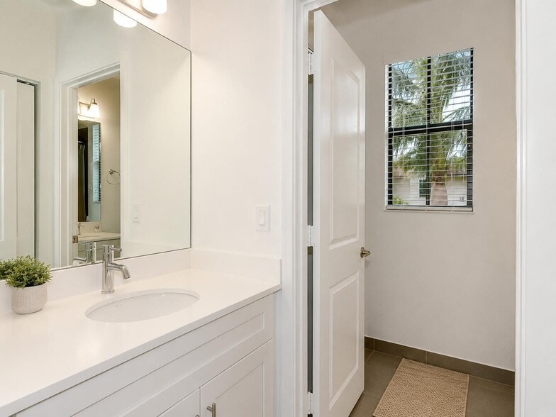 Building Photo - 4822 NW 56th Ct