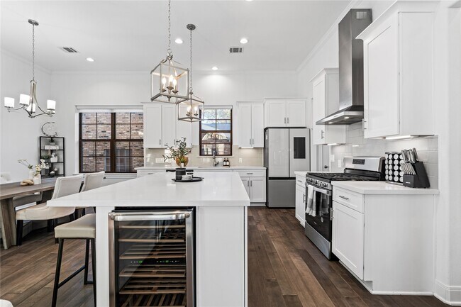 Building Photo - 3319 Beverly Frst Dr