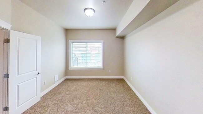 Building Photo - 2 Bedroom, 2 Bathroom in the City Center N...