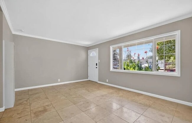 Building Photo - 959 San Clemente Dr