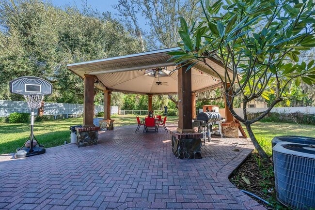 Building Photo - 223 Denese Ln