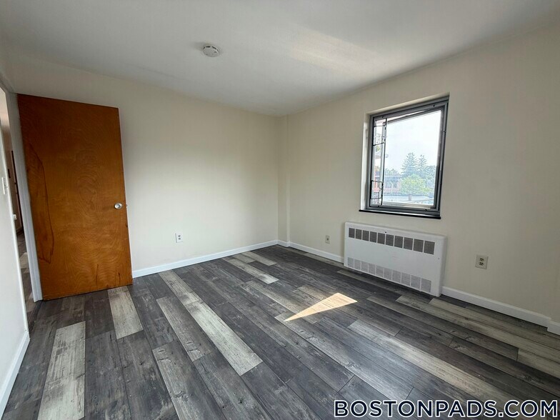 Building Photo - 125 Trapelo Rd