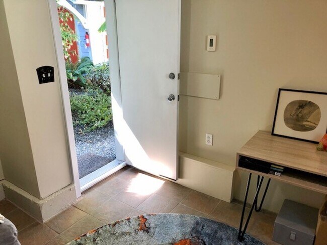 Building Photo - CARTAL DUPLEX