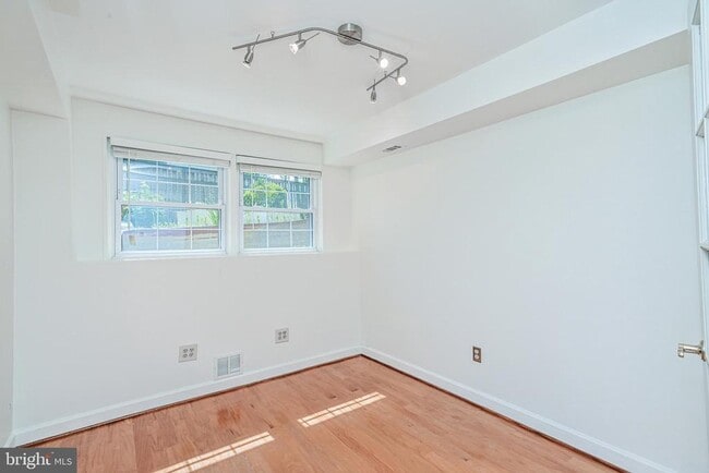 Building Photo - 2412 Rockbridge St