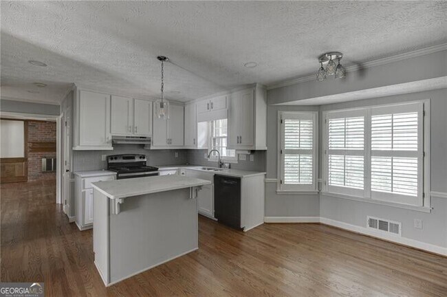 Building Photo - 766 Chesterfield Dr