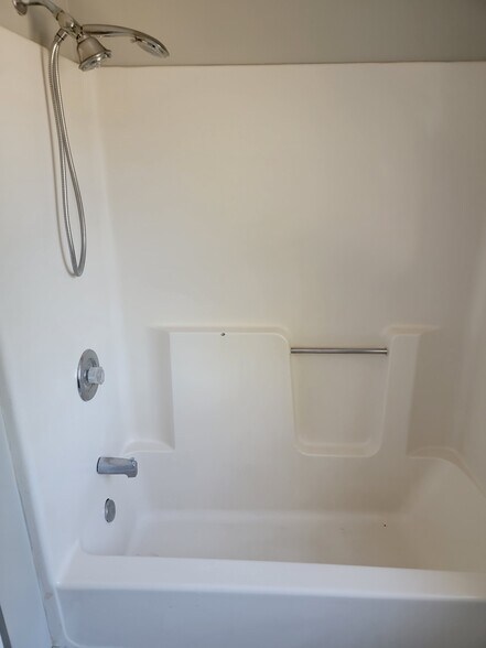 2nd Fl. Full Bath - 255 Hague St