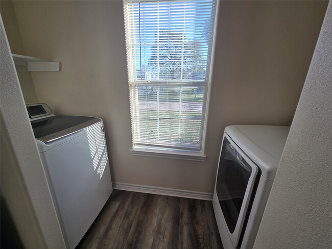 Building Photo - 102 Wilson St