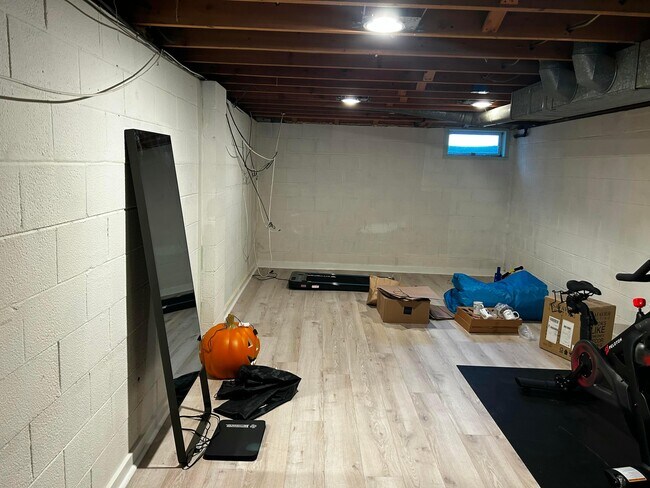 Building Photo - 487 Longfellow Ave