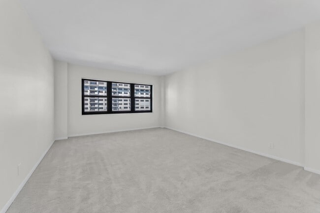 Building Photo - 5000 N Ocean Blvd