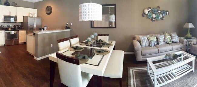 Building Photo - 9004 Shine Dr