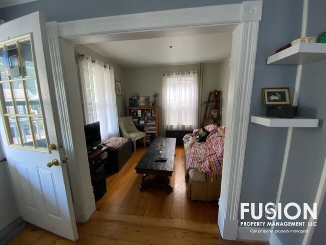 Building Photo - Adorable 2 bedroom home in Winooski with large backyard!