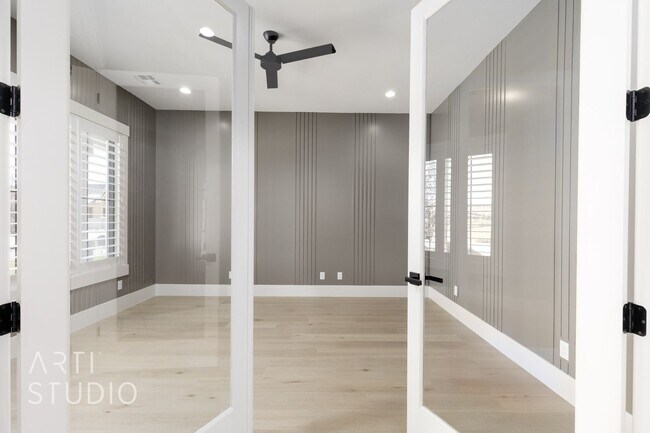 Building Photo - BRAND NEW Gorgeous 6 bed 7 bath with Pool ...
