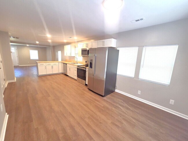 Building Photo - 5888 Centerville Rd
