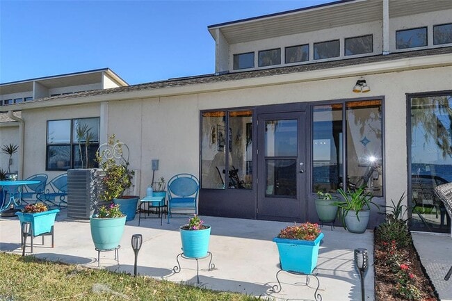 Building Photo - 2225 Cypress Ct