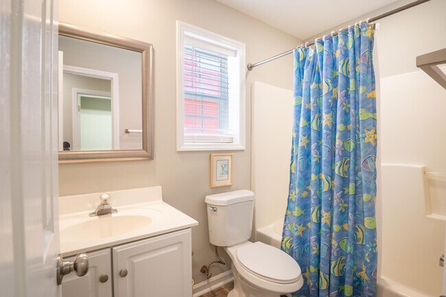 Building Photo - PERFECT OFF-SEASON BEACH GETAWAY