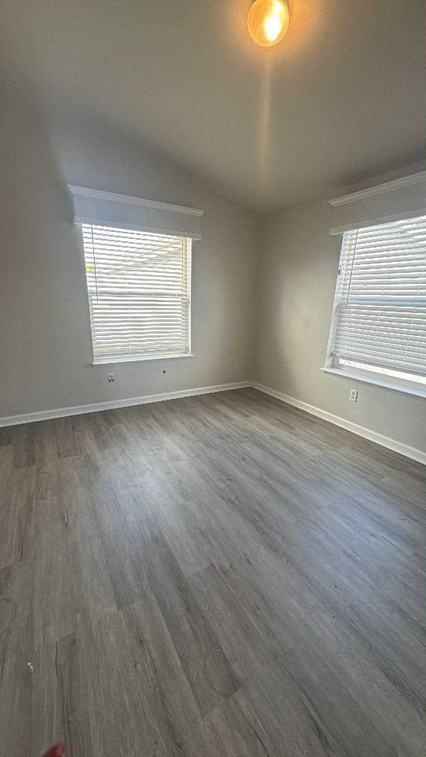 Building Photo - Cute home in gated community! 3/2